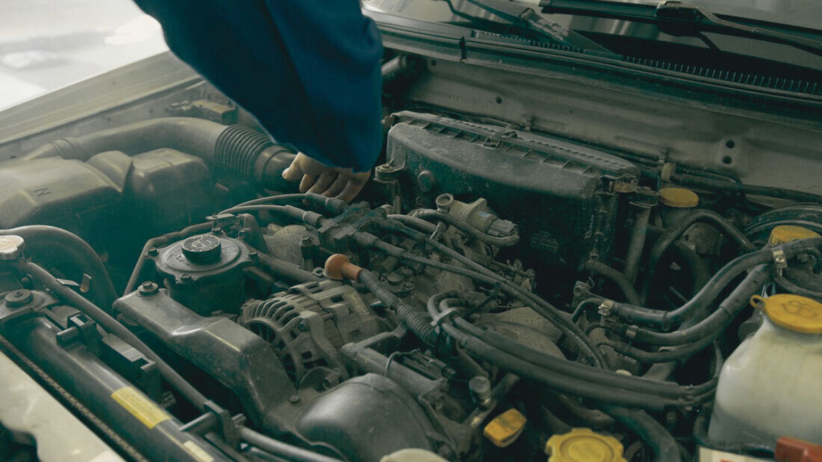 3 Signs of a Faulty Engine Oil Pressure Sensor