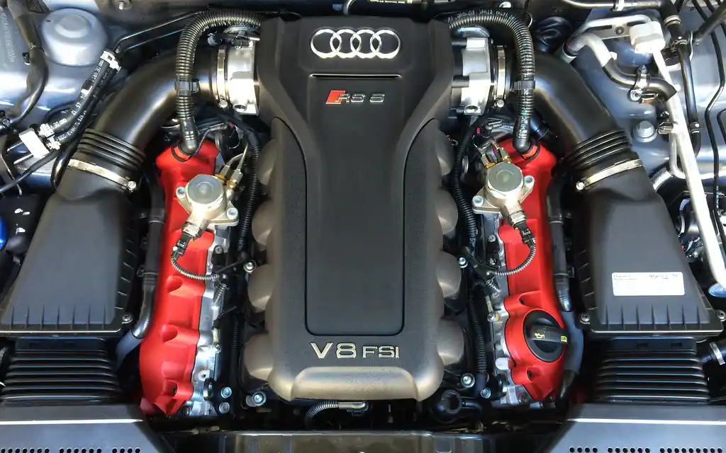  V8 Engine