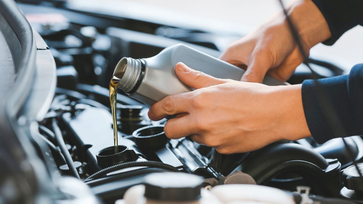 Car Losing Oil Without Leaks or Smoke: Causes & Solutions